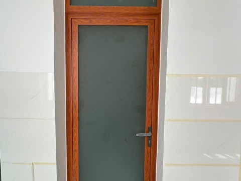 Nhôm xingfa màu vân gỗ và khung bảo vệ màu vân gỗ nhà Chị My - Bà Tô 