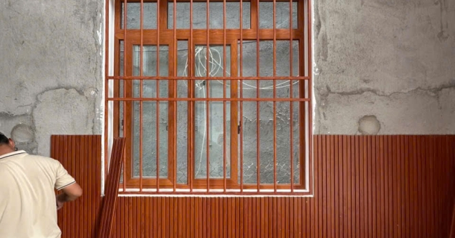 Nhôm xingfa màu vân gỗ và khung bảo vệ màu vân gỗ nhà Chị My - Bà Tô 